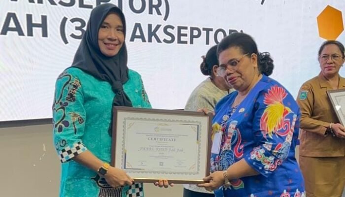 Fakfak Raih Penghargaan Pelayanan KB MKJP Terbaik Se Papua Barat dan Papua Barat Daya