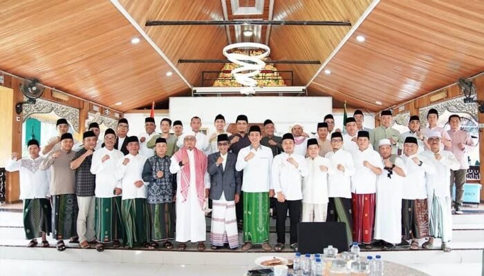 Bupati Batang Hari Laksanakan Sholat Idul Adha 1446 H di Masjid Miftahul Huda