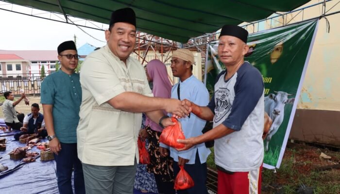Polres Kapuas Hulu Qurban Lima Sapi, Wujud Kepedulian dan Solidaritas di Hari Raya Idul Adha