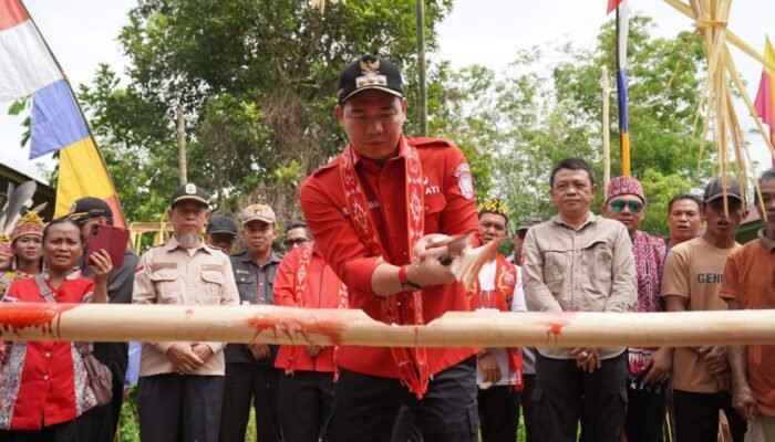 Bupati Kapuas Hulu Janji Bangun Jalan Ulak Pauk – Nanga Embaloh