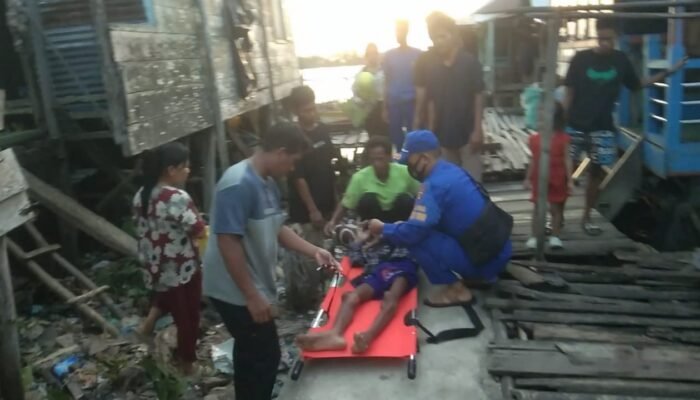 Penderita Kelenjar Tiroid Dievakuasi Ambulance Apung Polairud Polda Sumsel