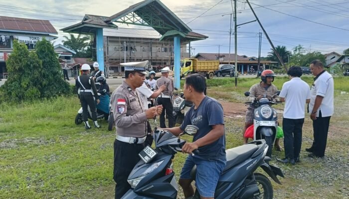 Kendaraan Plat Luar Kalbar di Kapuas Hulu Merugikan PAD