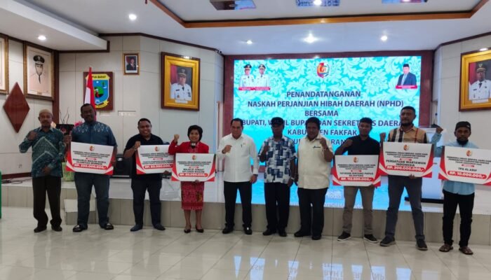Pemda Fakfak Teken NPHD Bersama Penerima Hibah Tahun 2025