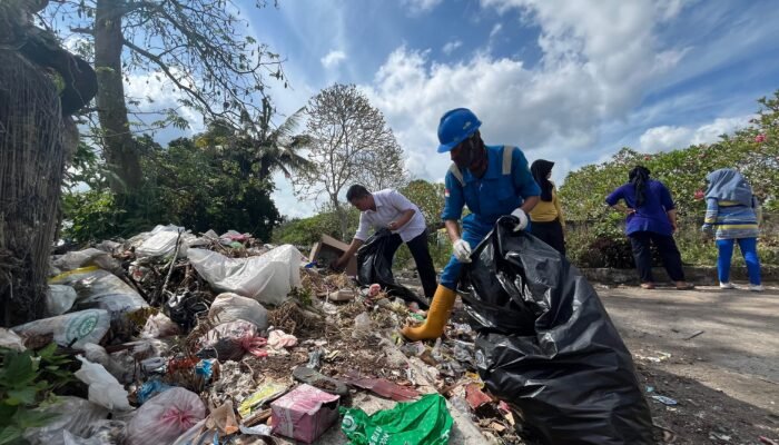 Rayakan Hari lingkungan Hidup Sedunia, Pertamina Bersama Masyarakat Giatkan Aksi Bersih Sampah di Daerah Aliran Sungai Kelingi