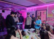 Polsek Putussibau Selatan Gelar Patroli Gabungan, Sasar THM dan Pasang Stiker Larangan Untuk Anggota Polri