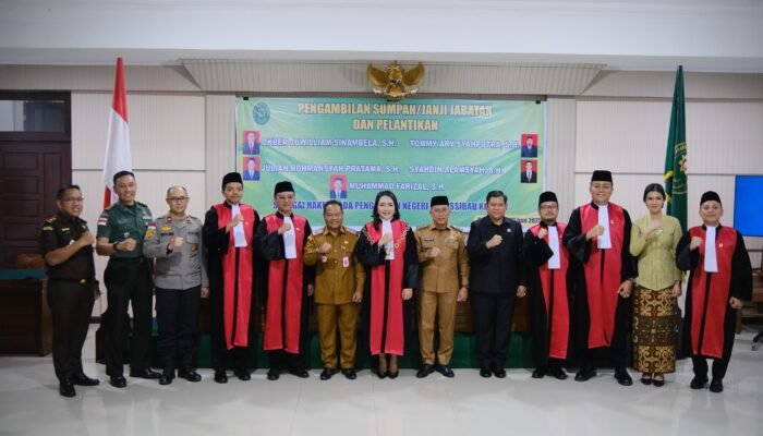 Wakil Bupati Kapuas Hulu Hadiri Pelantikan Hakim IX PN Putussibau