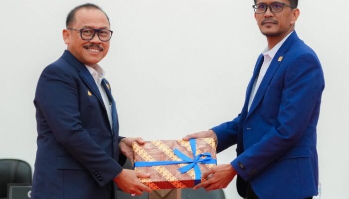 APBD Sulbar 2024, Ranperda Pertanggungjawaban Diserahkan Gubernur Sulbar ke DPRD