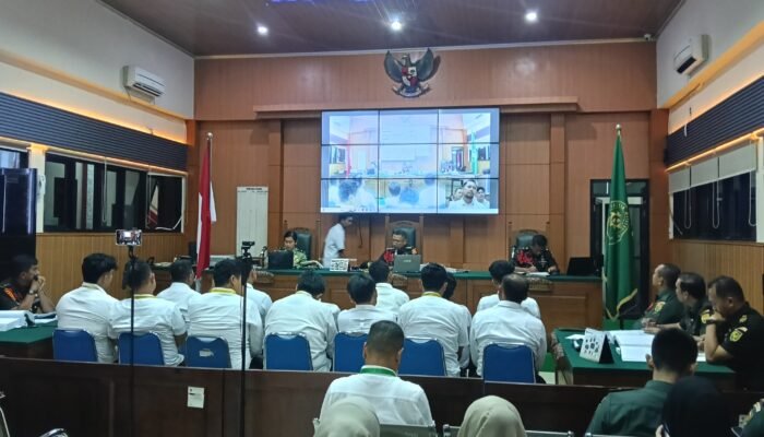 Tangis Keluarga Pecah di Sidang Kopda Bazarsah : “Kami Hanya Ingin Baju Anak Kami Dikembalikan”