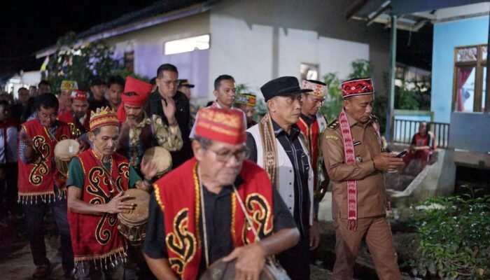 Wabup Kapuas Hulu Tekankan Pentingnya Adat Bagi Generasi Muda di Era Modern