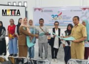 Harganas Ke-32, DP3AP2KB Fakfak Serahkan Akte Kelahiran, KK dan KIA Gratis