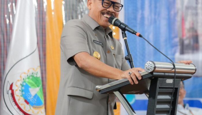 Gubernur Sulbar Bedah Buku “SDK Mendayung dari Hulu”