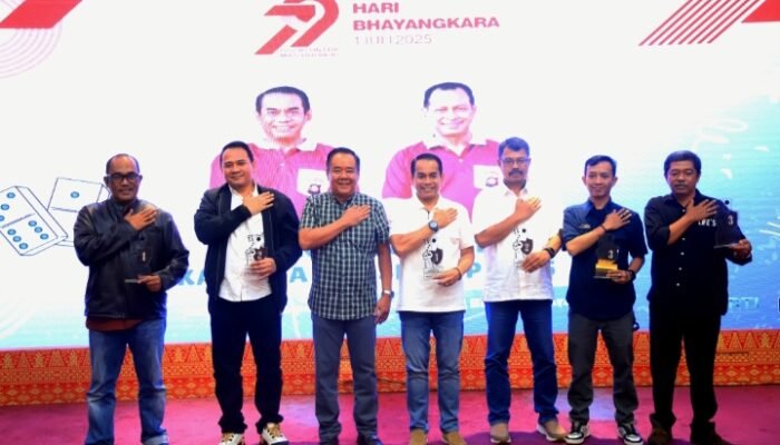 Buktikan Ketangguhan di Meja Gaple, Kapolda Sumsel – Danrem 044/Gapo ‘Sabet’ Juara Turnamen Forkopimda Plus