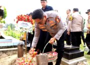 Dirbintibmas Kakor Binmas Mabes Polri Ziarah dan Kunjungi Kediaman Dua Anggota yang Gugur Dalam Tugas