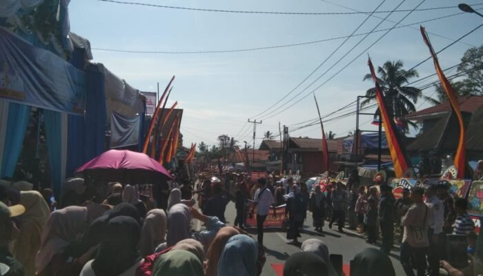 Merawat Adat, Menyemai Identitas: Ribuan Warga Tumpah Ruah di Festival Langgam Nagari Tanjung Alam