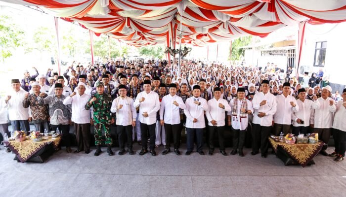 Bupati H M Toha Bersama Wabup Rohman Lepas Ratusan Calon Jamaah Haji 2025