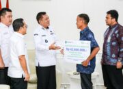 Bupati H M Toha Serahkan Santunan Jaminan Kematian kepada Ahli Waris Pekerja Rentan