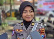 Jadi Komandan Upacara Peringatan Hari Bhayangkara ke-79, Polwan Cantik Satlantas Polres Tulungagung Curi Perhatian