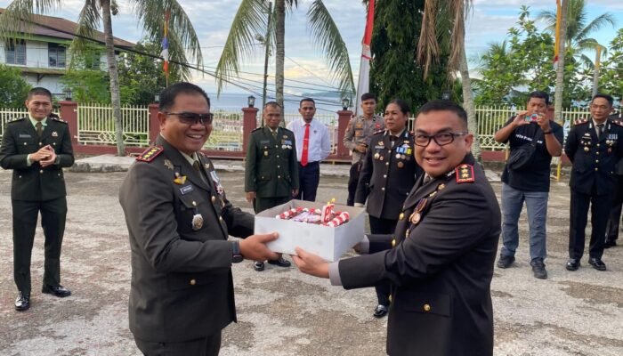 Korem 182/JO Beri Kejutan Manis Untuk Polres Fakfak di HUT Bhayangkara Ke -79