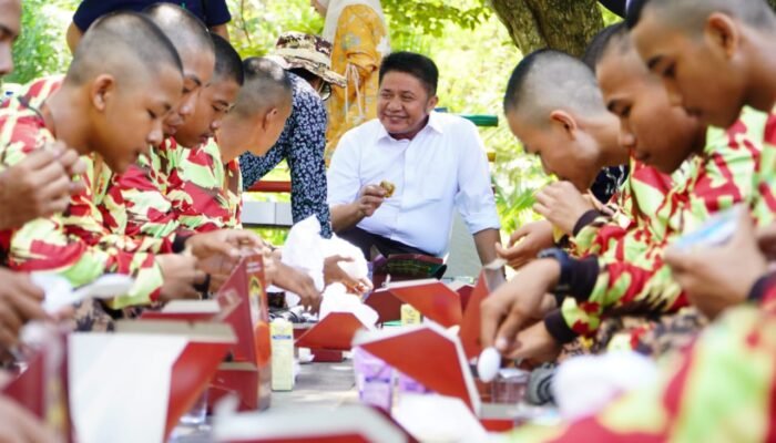 Di Tengah Agenda Padat, Gubernur Herman Deru Sambangi Retret Laskar Pandu Satria