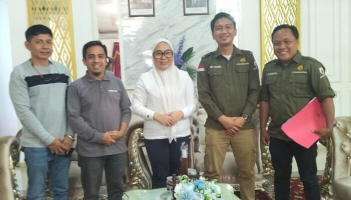 Dinas ESDM Sulbar dan Bupati Mamuju Bahas Percepatan Listrik 19 Desa
