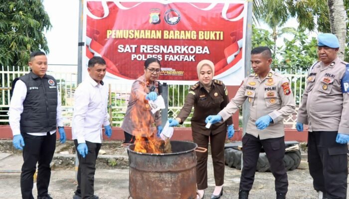 Sat Resnarkoba Polres Fakfak Musnahkan Barang Bukti Narkotika Sebanyak 21.6 Gram