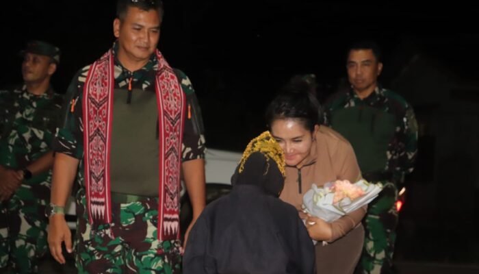 Pangkogabwilhan 1 Kunjungi Satgas Pamtas RI-Malaysia Pos Kotis Nanga Badau Kapuas Hulu