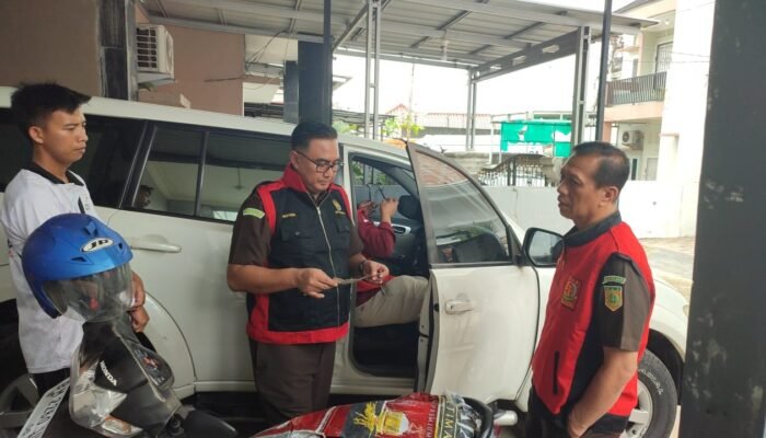 Tim Pidsus Kejati Sumsel Geledah Rumah Tersangka Rainmar Yosnaidi