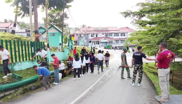 Sambut HUT RI, Korem 182/JO dan Kodim 1803/Fakfak Gelar Kerja Bakti