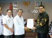 PT Ultrajaya Salurkan Beasiswa CSR bagi Siswa Berprestasi di Kabupaten Karo