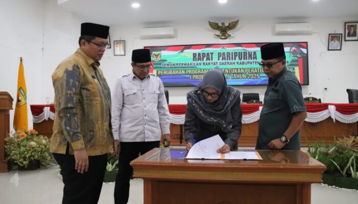 Paripurna DPRD Bersama Pemerintah Tanah Datar Sepakati Perubahan Propemperda 2025