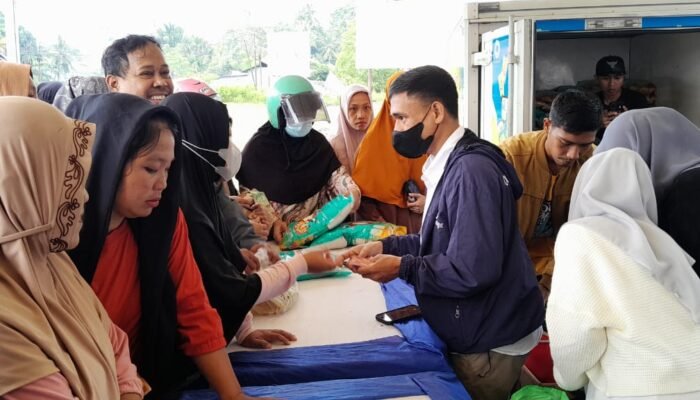 Pasar Murah Pemprov Sulbar, Dua Ton Beras Ludes Terjual