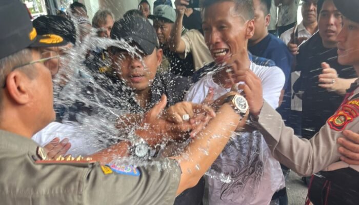 Demo Koalisi Aktivis di Kantor Gubernur Sumsel Berujung Chaos