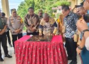 Gubernur Dominggus Mandacan Resmikan Gedung KPHP Unit VI Fakfak