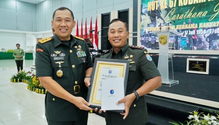 Dandim 1201/Mempawah Terima Penghargaan dari Pangdam XII/Tanjungpura