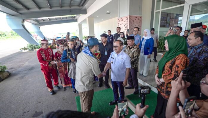 Gubernur Suhardi Duka Dampingi Menteri Transmigrasi Tinjau Potensi Kawasan Transmigrasi