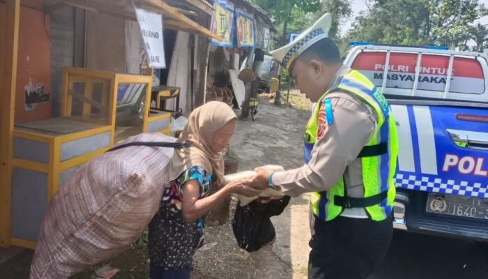 Ops Patuh Candi 2025, Satlantas Polres Pekalongan Gelar Jumat Berkah