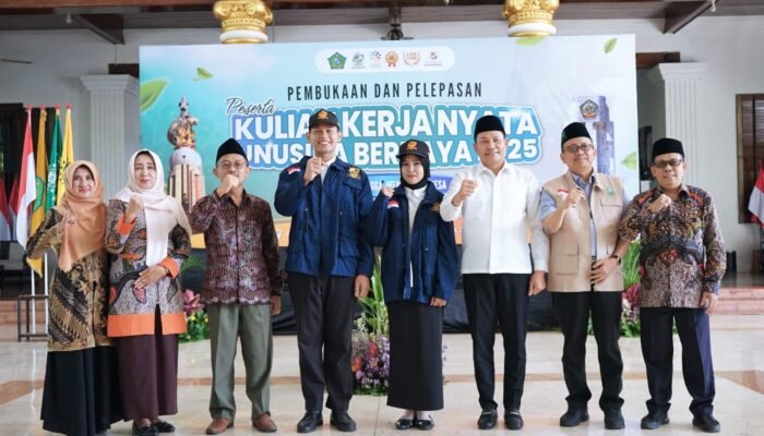 Bupati Subandi Pimpin Langsung Pelepasan KKN Mahasiswa UNUSIDA 2025