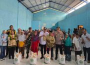 Bupati Tulungagung Didampingi Forkopimda dan Pimpinan Bulog Salurkan Bantuan Beras kepada Warga Kurang Mampu
