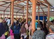Bupati Gatut Sunu Didampingi Kepala DKP Tulungagung dan Forkopimda Salurkan Bantuan Pangan di Desa Balerejo Kauman