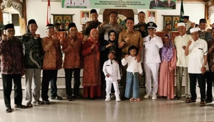 Bupati Batang Hari Lantik Hidayatullah sebagai Kepala Desa Pasar Terusan Antar Waktu