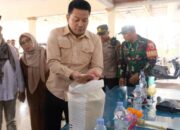 Bupati Subandi Monitoring Bantuan Pangan kepada Ratusan PBP
