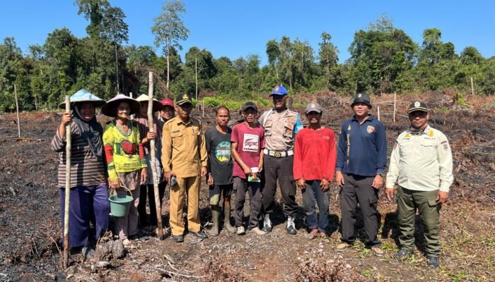 Polsek Bunut Hilir Berkolaborasi dengan Kelompok Tani Siawan Jaya Tanam Jagung
