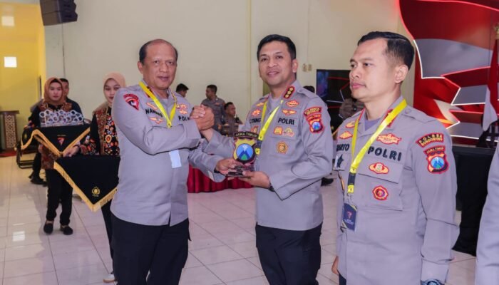 Polresta Sidoarjo Dapatkan Penghargaan Kapolda Jatim, Anev Sitkamtibmas Semester I Tahun 2025