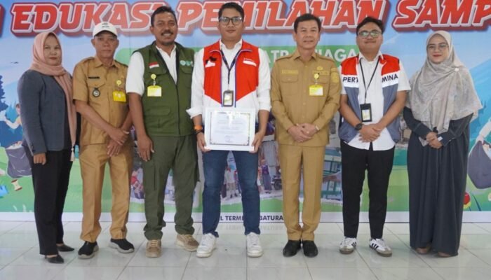 Manifestasi Komitmen Lingkungan, Pertamina Raih Penghargaan DLH atas Pengelolaan 1 Ton Sampah Harian Desa Banu Ayu