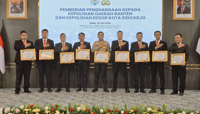 Kementerian Desa PDT Beri Penghargaan Polda Banten dan Polresta Sidoarjo