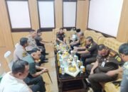 Kalapas Sidoarjo Hadiri Kunjungan Kajati Jatim dan Penyerahan Surat Ketetapan RJ di Kejari Sidoarjo