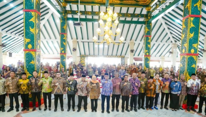 Bupati Sidoarjo dan Kepala Daerah se-Jatim Tandatangani Komitmen Bersama Akselerasi Penerapan Manajemen Talenta