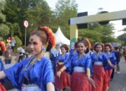Pesona Baju Adat Mamuju Sulbar Curi Perhatian di Parade Budaya Festival Folklore Samarinda yang Diikuti 6 Negara