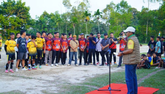 Wabup Muba Tutup Turnamen Sepak Bola Bumi Kencana Cup 2025, Karya Maju Keluar Sebagai Juara