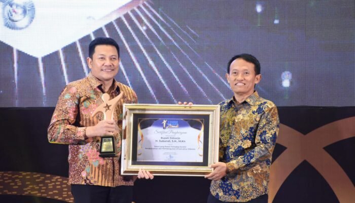 Bupati Sidoarjo Dinobatkan Sebagai Tokoh yang Peduli Pembangunan Perekonomian dan Infrastruktur Sidoarjo